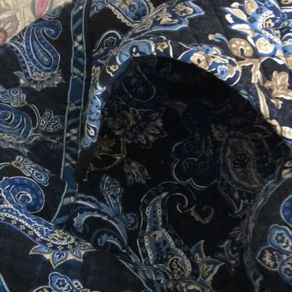 Vera Bradley Bag (Perfect for travel) - Picture 10 of 14